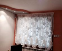 Флорално полупрозрачно перде